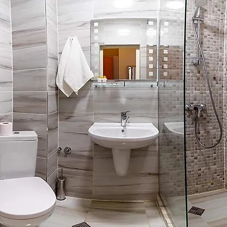 Victoria Hotel 3*