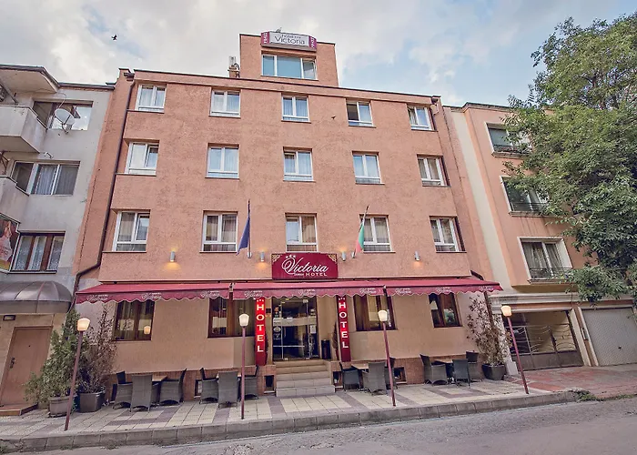 Victoria 3*
